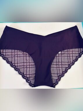 Victoria's Secret- Sexy Illusions  Lace-Trim Seamless Hipster Panty Plum size M